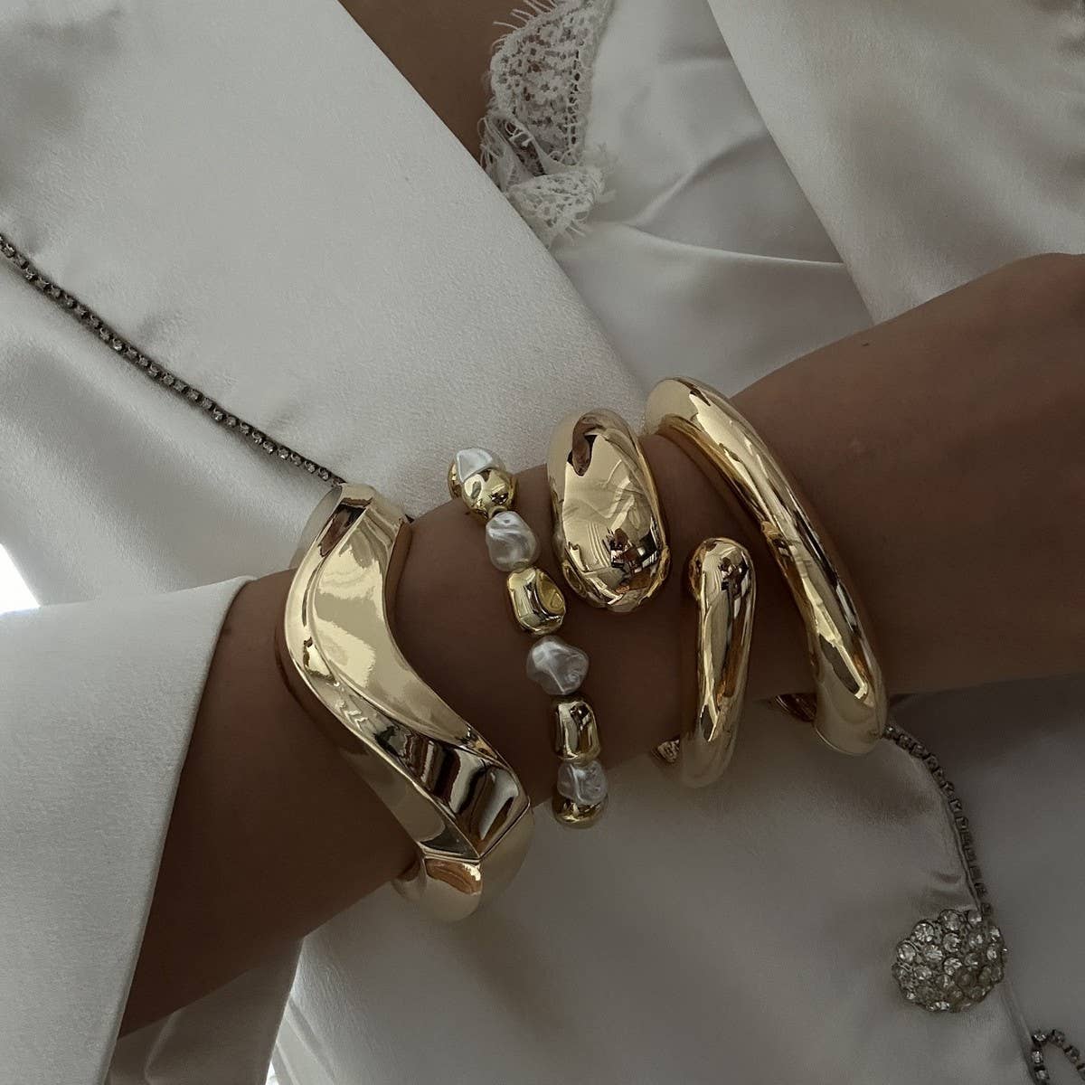DESIGN IRREGULAR FASHION ALLOY SMOOTH BRACELET
