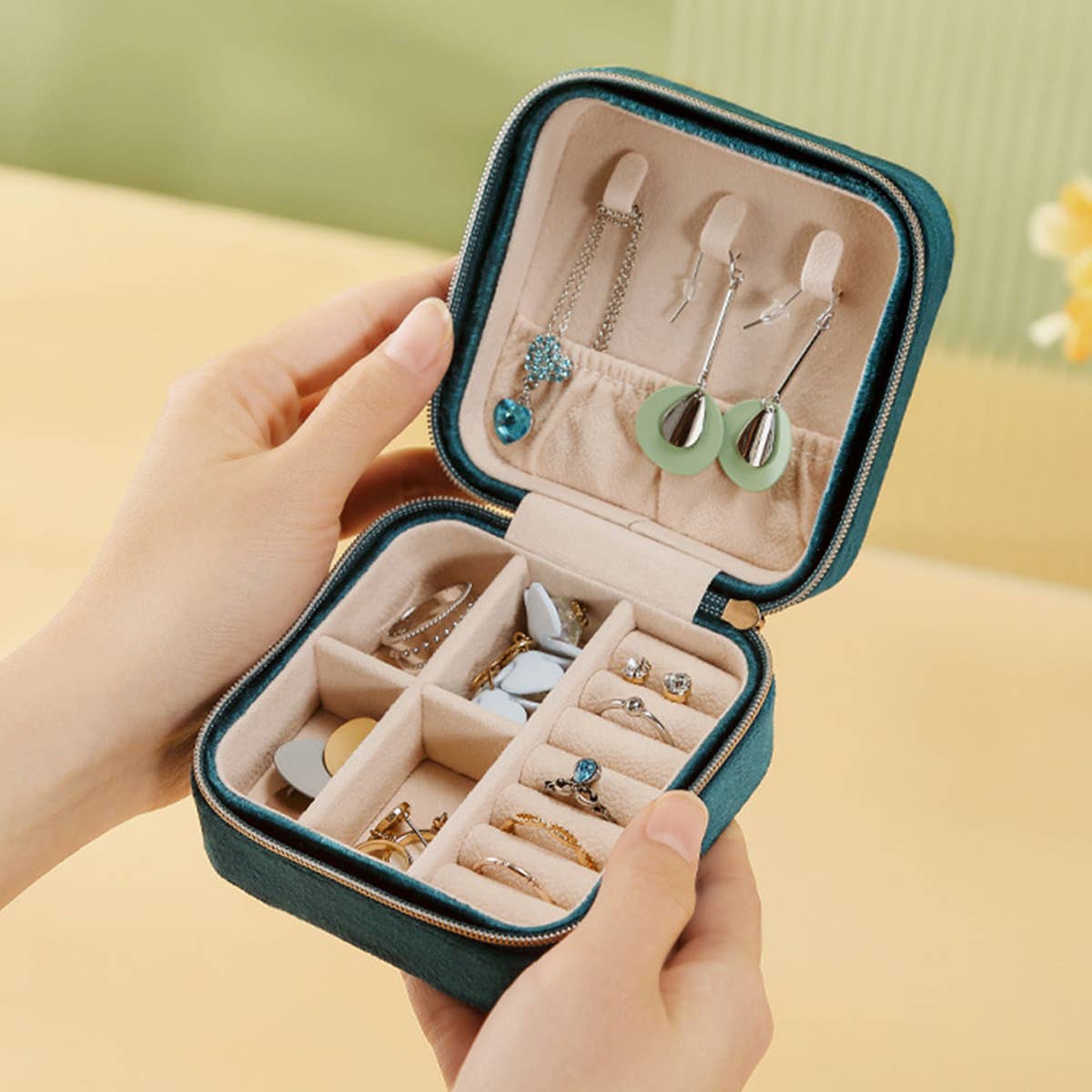 VELVET DOUBLE LAYER PORTABLE JEWELRY STORAGE BOX