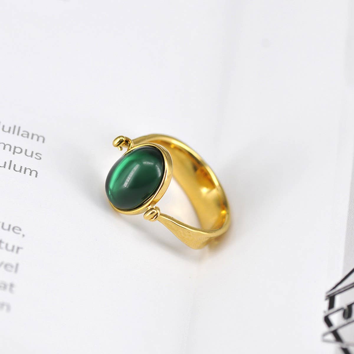 NEW FASHION RING WITH GREEN GEMSTONE