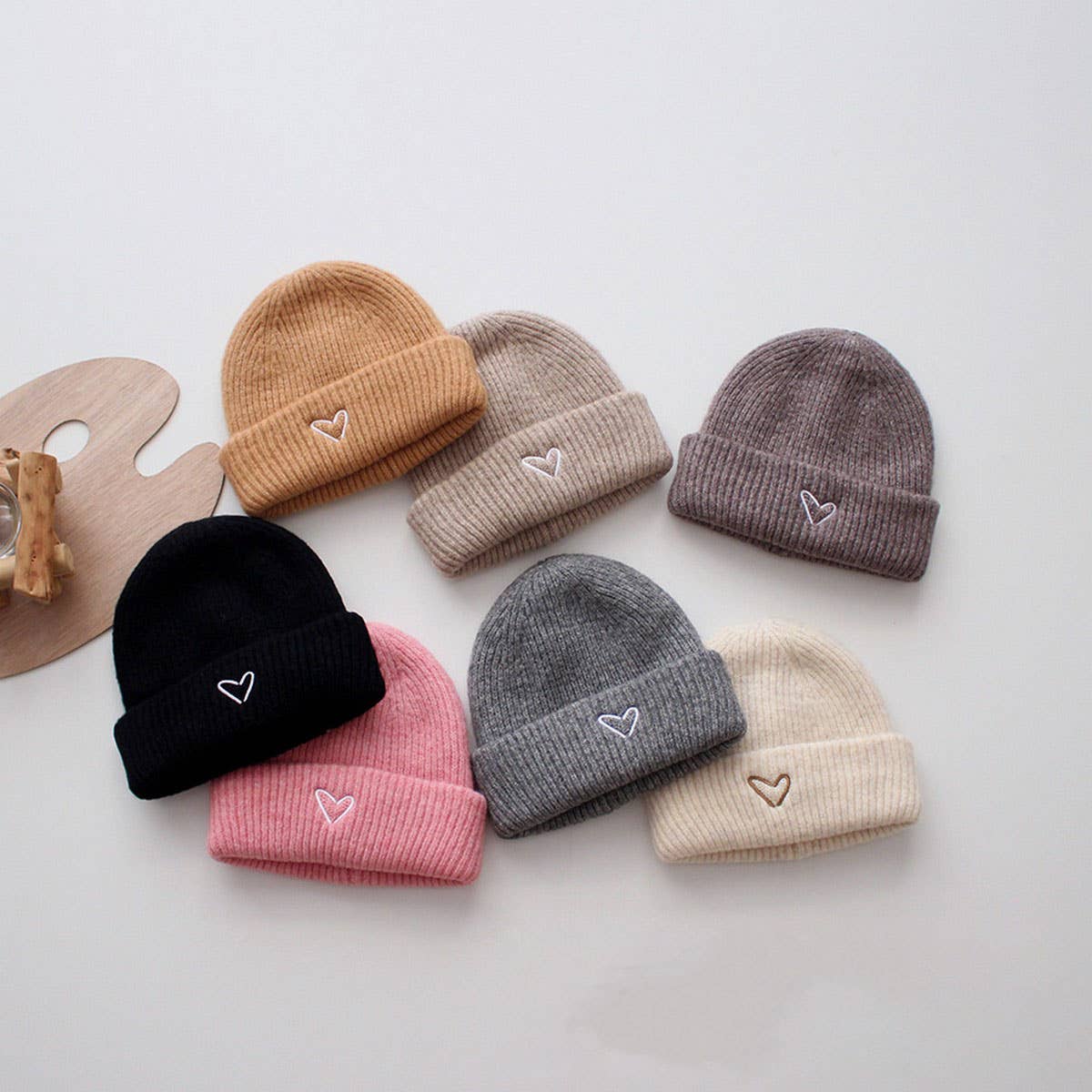 CHILDREN'S STYLISH EMBROIDERED HEART KNITTED HAT_CWAH2934