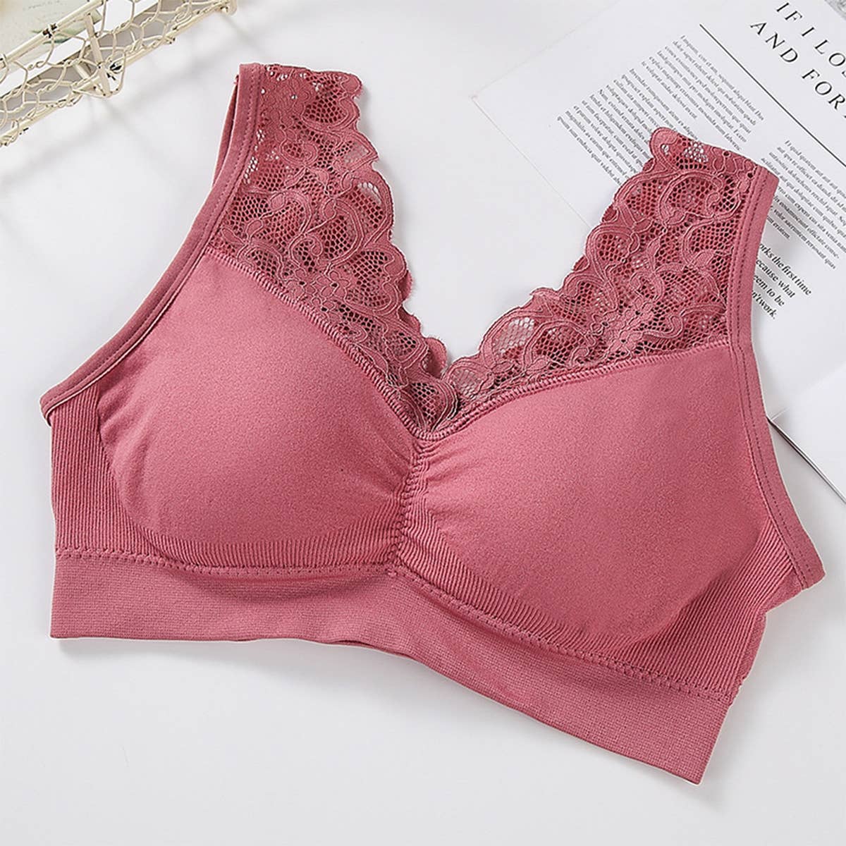 WOMEN PLUS-SIZE LACE BRA WITH BEAUTIFUL BACK