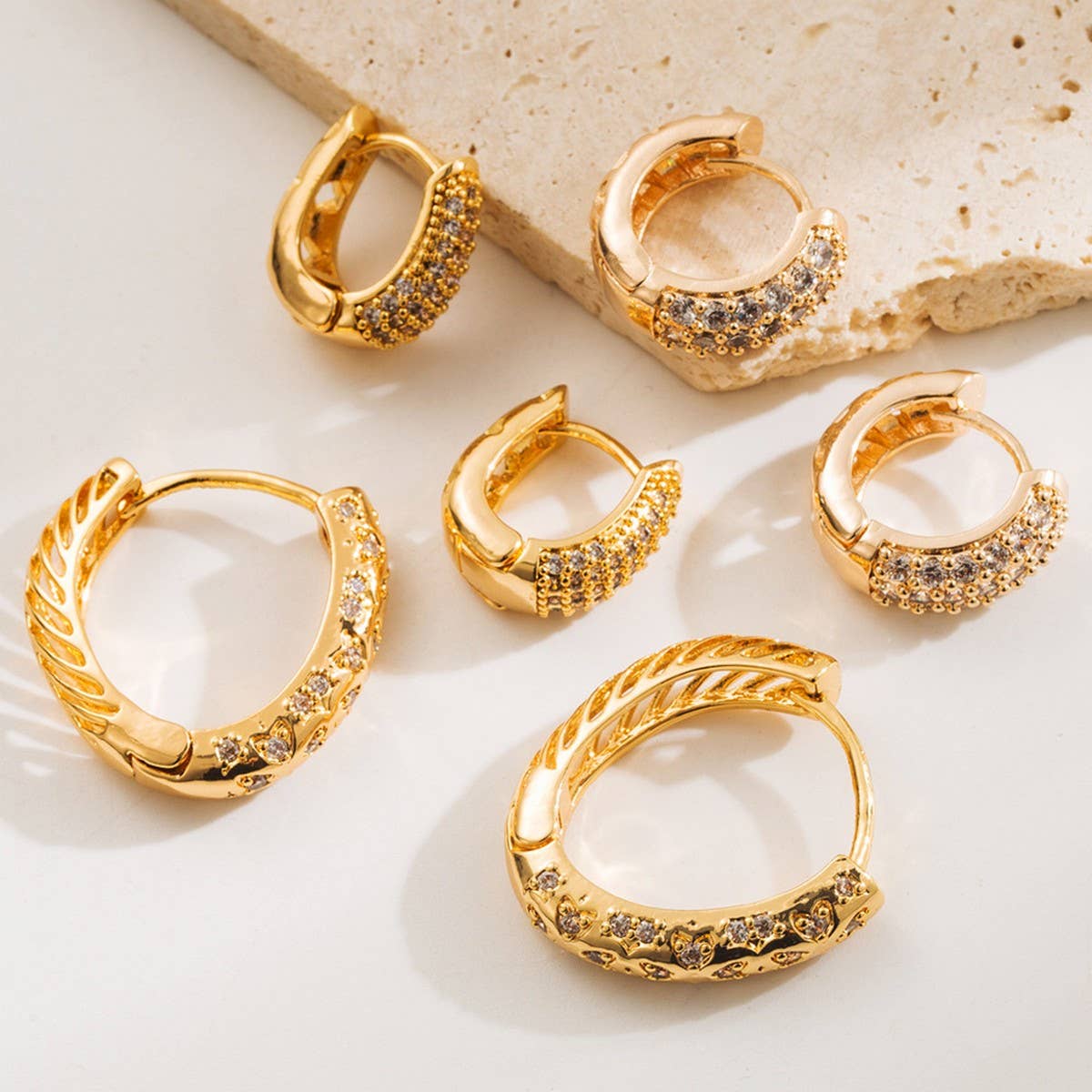 Oval Micro Gold-Plated Copper Hoop Earrings_CWMM8523