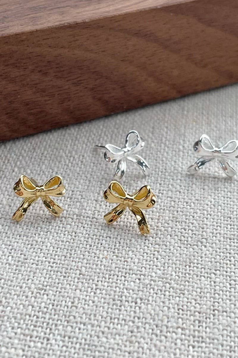 CWAJE1204_SMALL BRASS BOW STUD EARRINGS