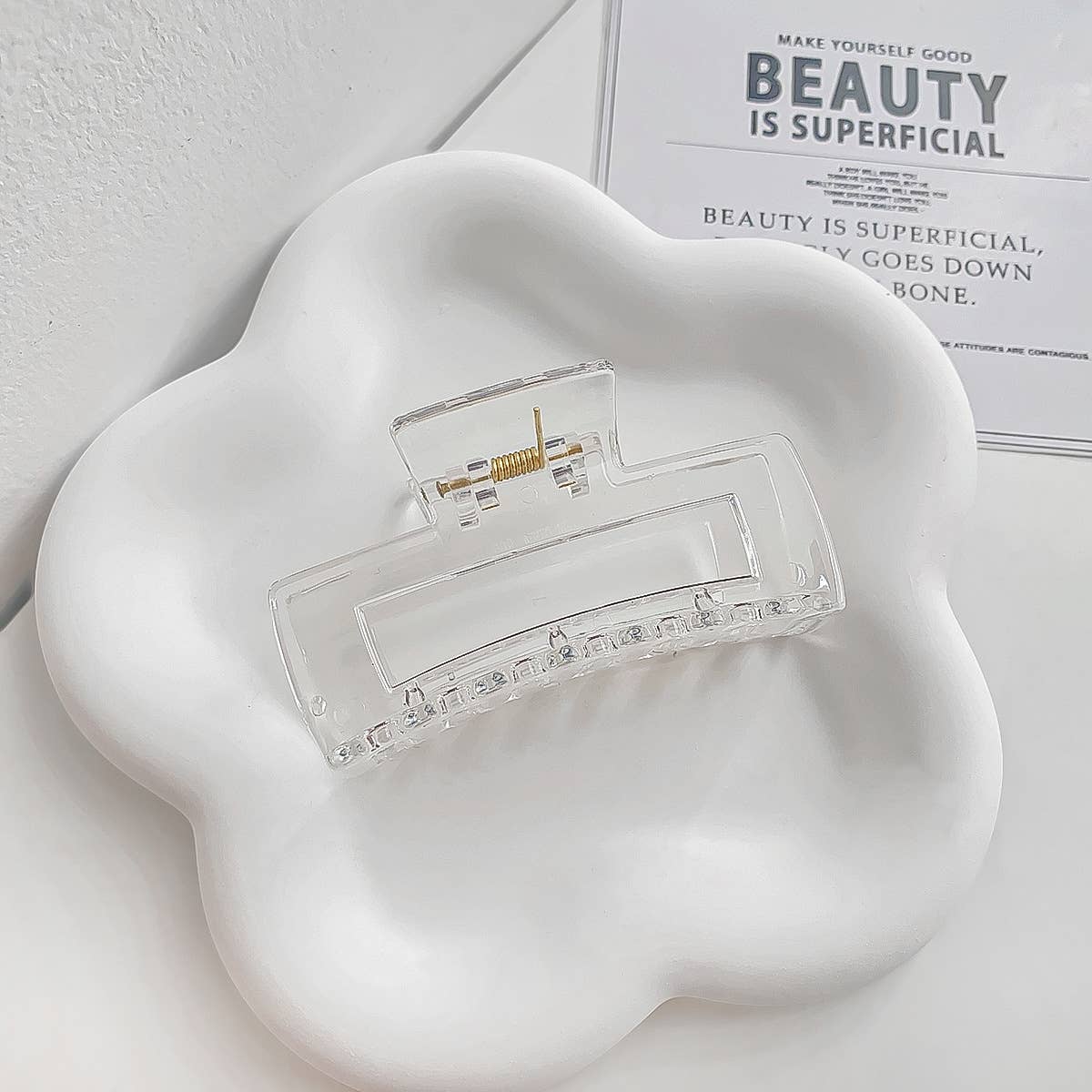 Arc-shaped semi-circular transparent gripper