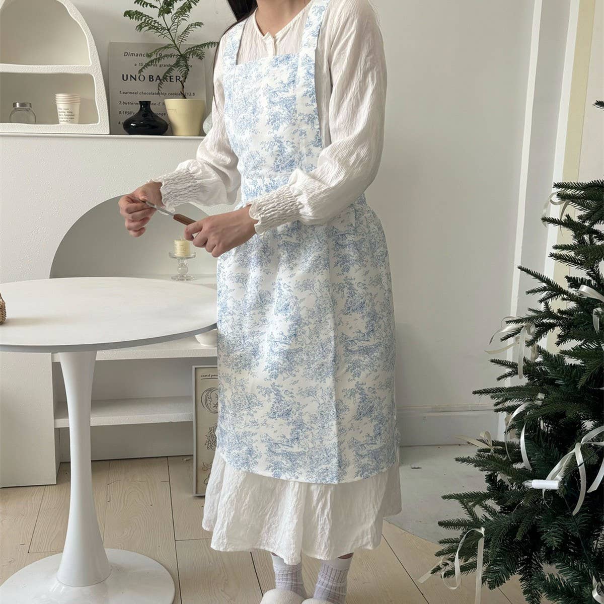 WATERPROOF AND OIL-RESISTANT BLUE INK APRON