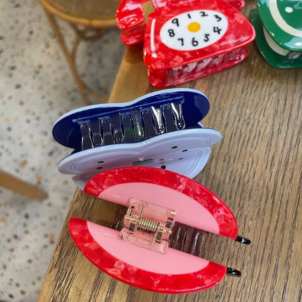 Retro Phone Clock Hair Claw - Cute Vintage Style_CWASC1597