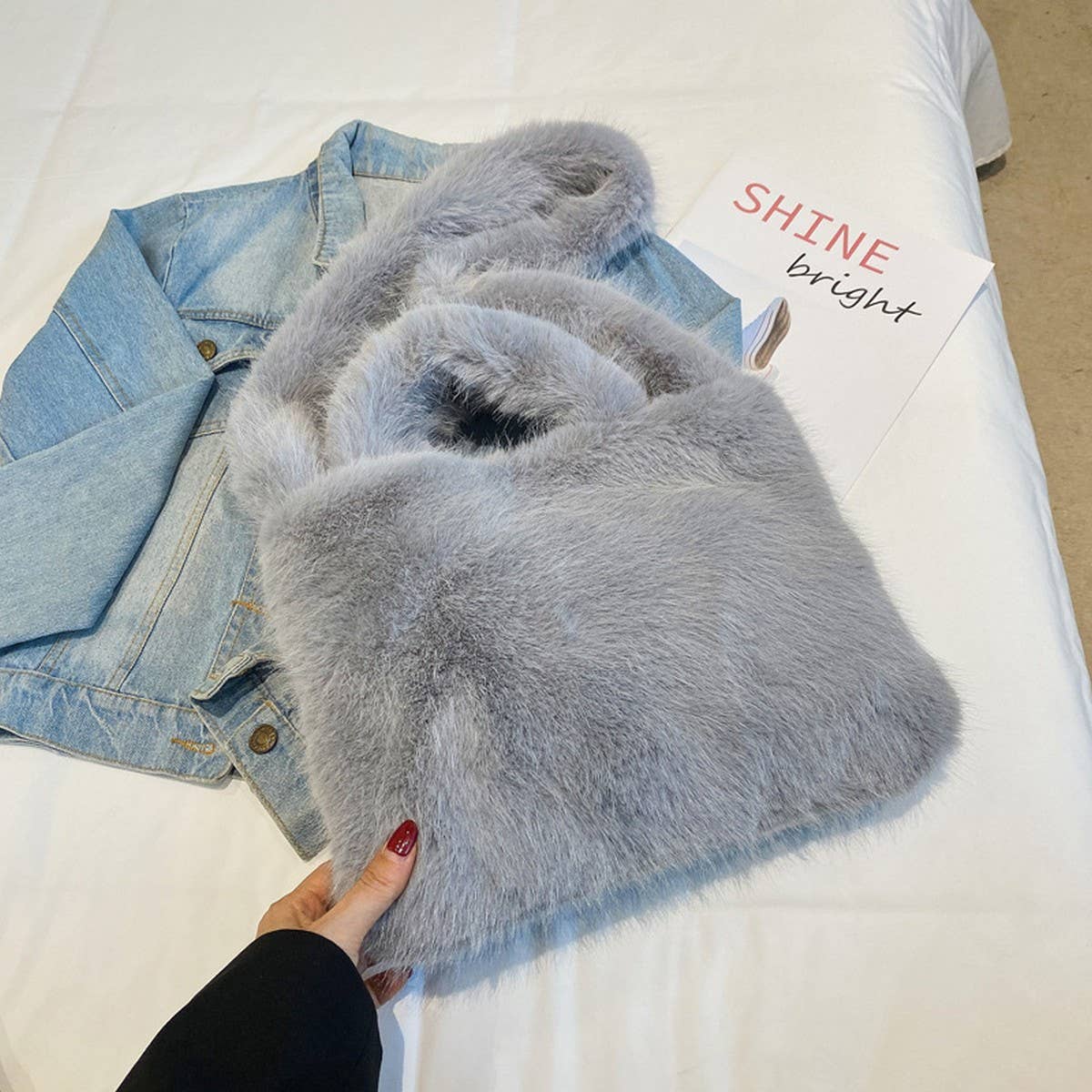 WINTER LARGE CAPACITY CROSSBODY SHOULDER PLUSH BAG_CWAB3959