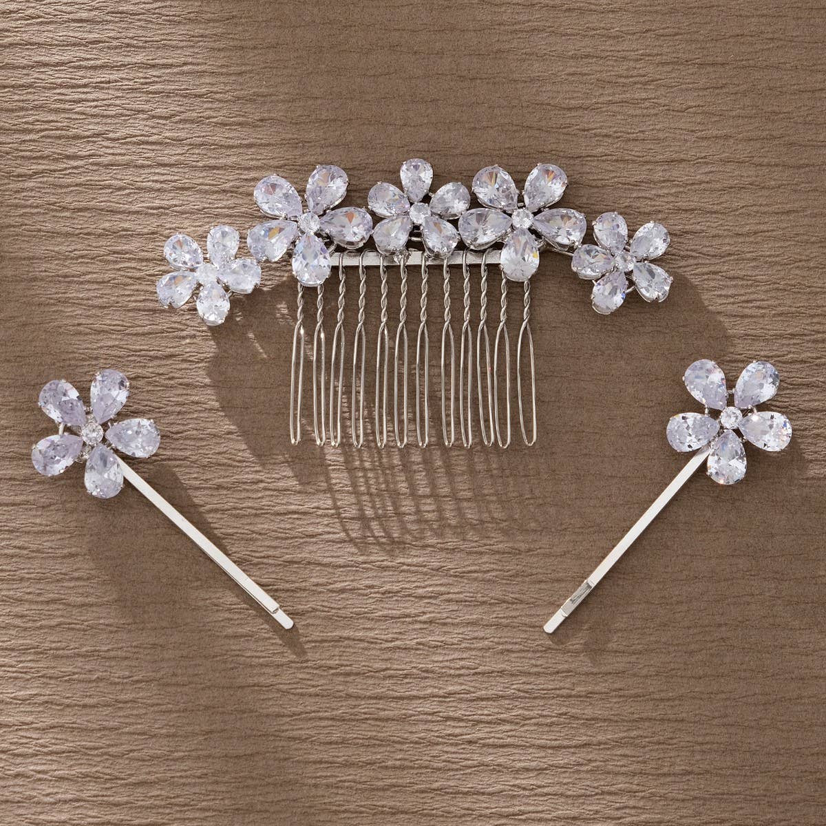 SIMPLE AND VERSATILE FLOWER BRIDAL COMB SET