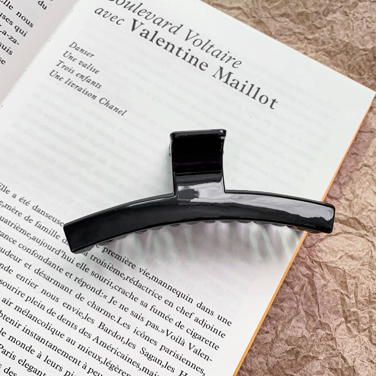 Arc-shaped semi-circular transparent gripper