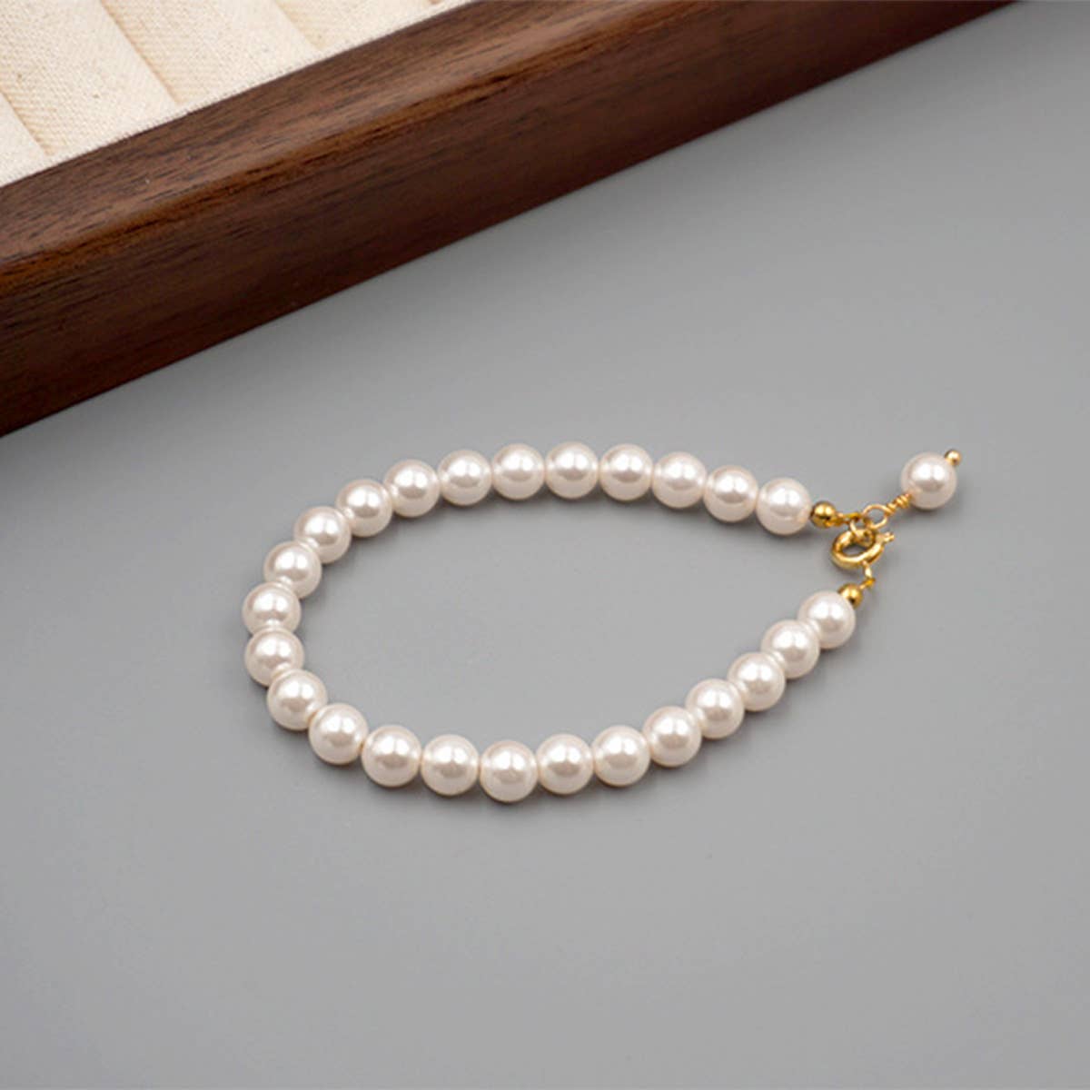 ROUND PEARL SIMPLE DESIGN FASHION BRACELET