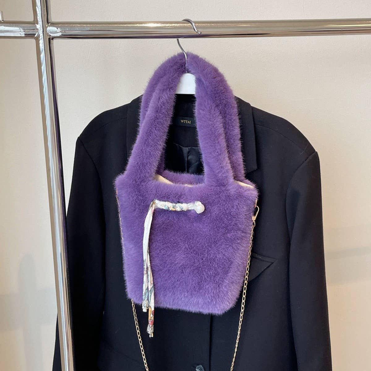 WINTER SHOULDER CROSSBODY PLUSH BUCKET BAG_CWAB3983