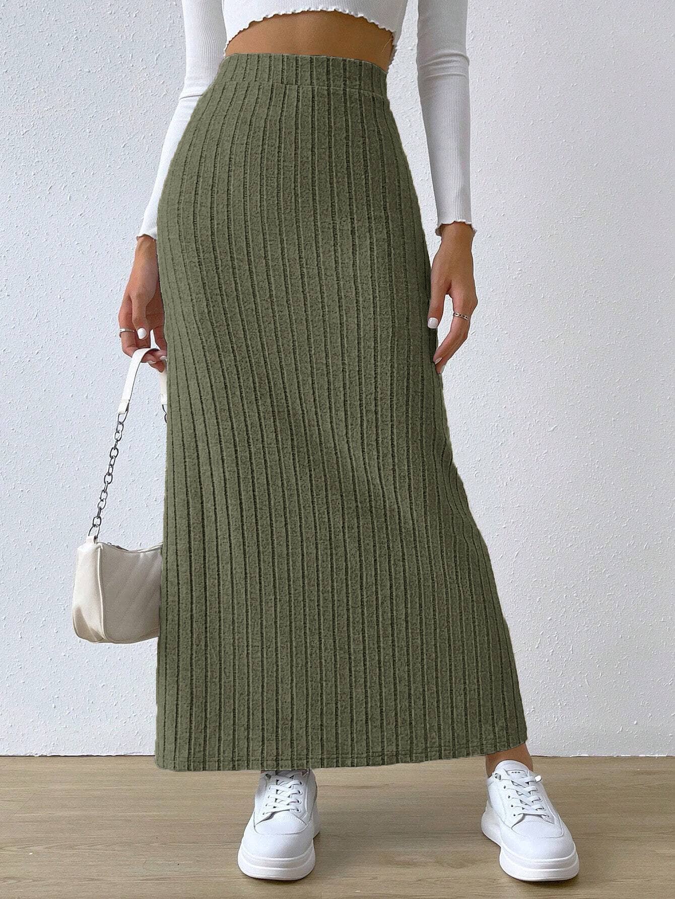 High-waisted side-slit form-fitting skirt