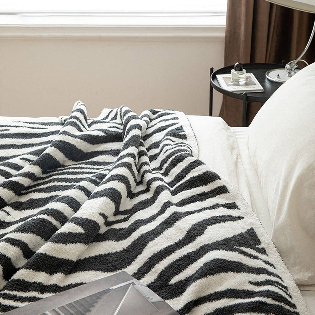 IRREGULAR ZEBRA PATTERN KNITTED WOOL THROW BLANKET