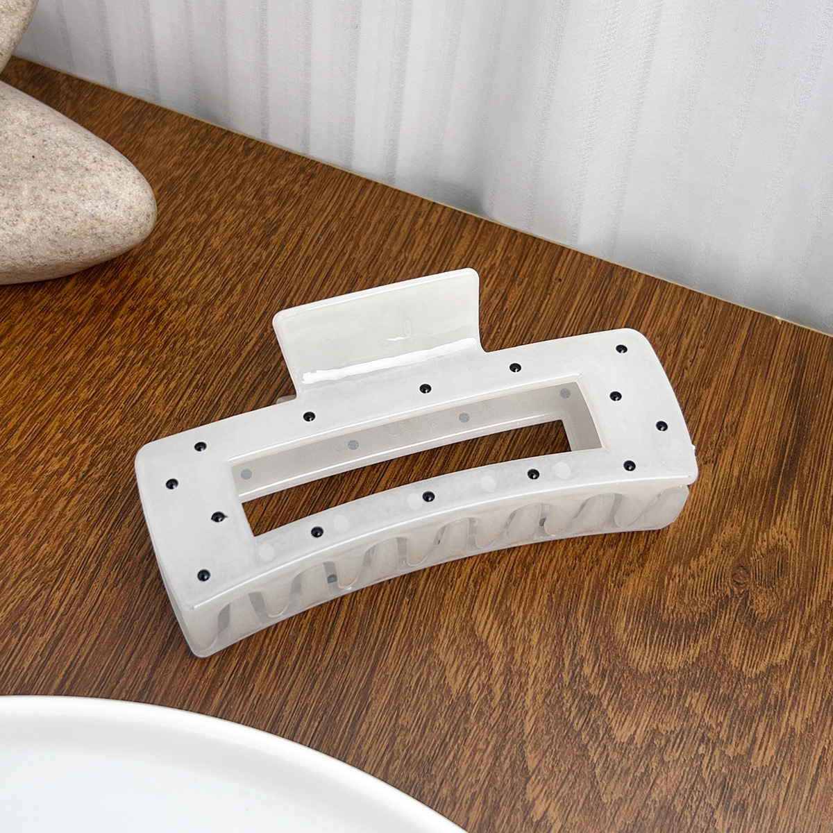 Polka Dot Hair Claw for Elegant Buns_CWAHA2066