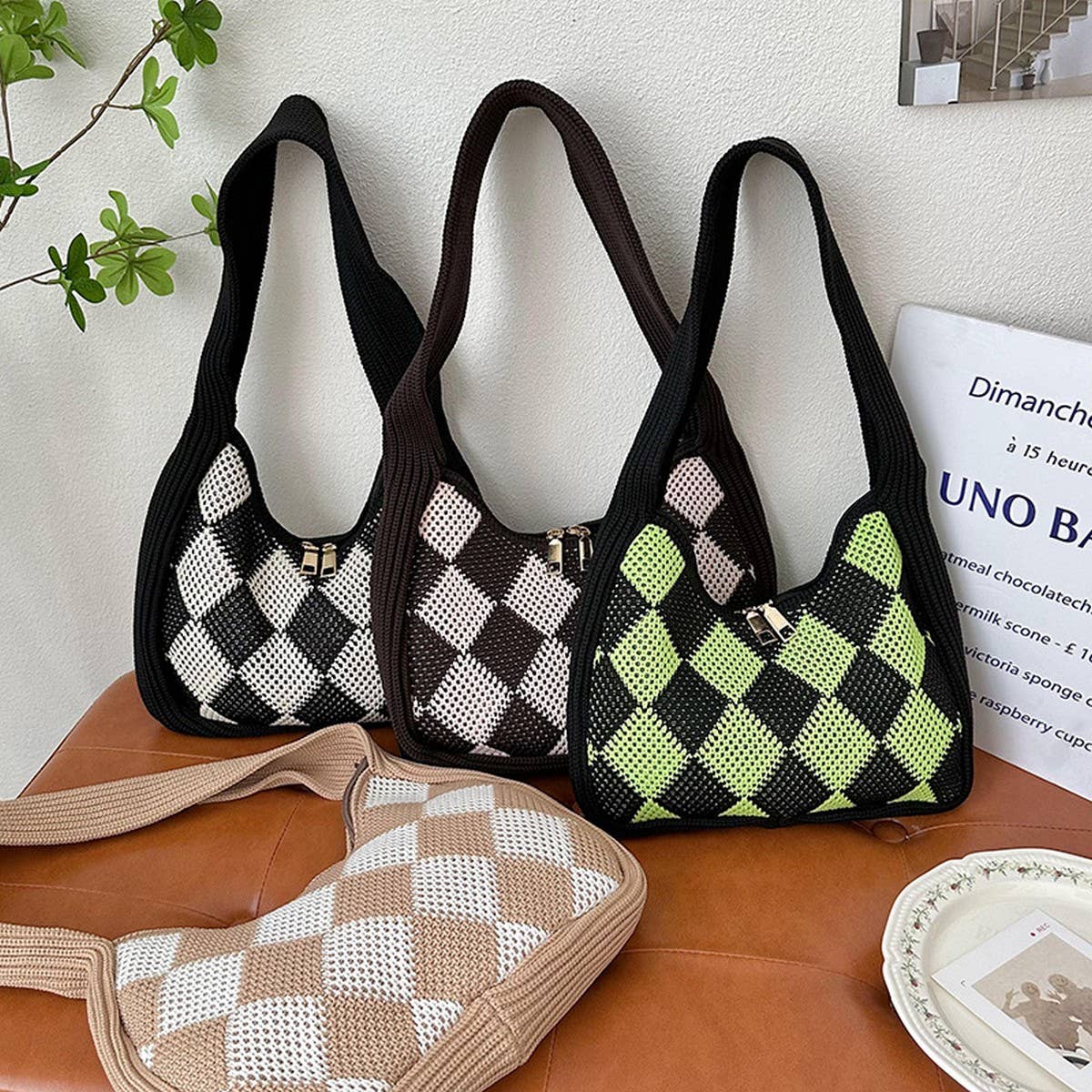 DIAMOND CHECK CONTRAST KNIT SHOULDER BAG_CWAB3068