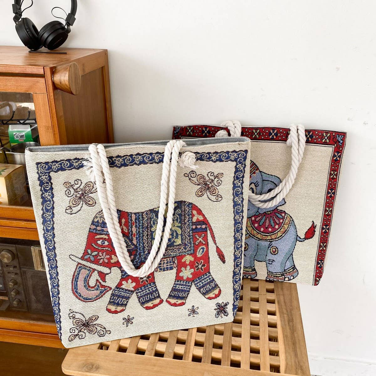VINTAGE ANIMAL EMBROIDERED CANVAS TOTE BAG_CWAB1679