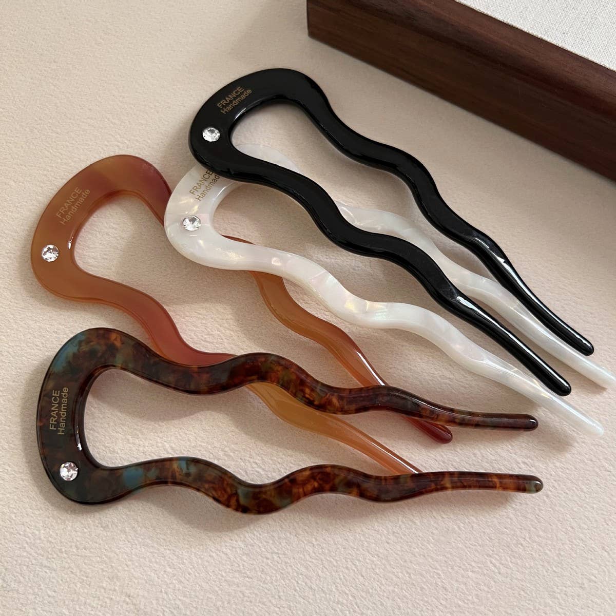 NICHE HIGH-END WAVY RETRO HAIRPIN_CWAHA2694