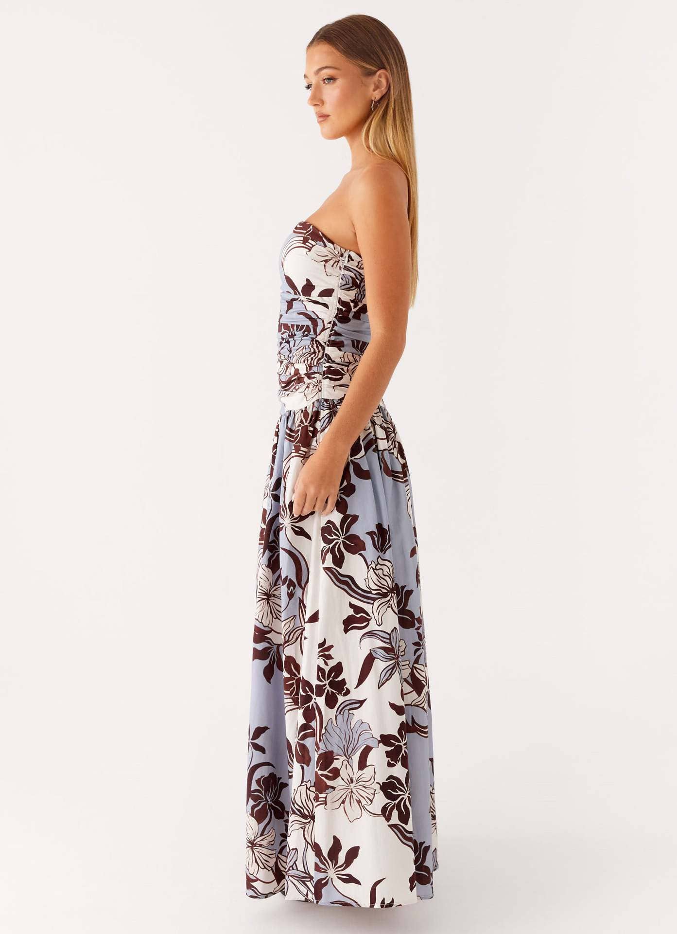 Vacation-style floral printed backless dress
