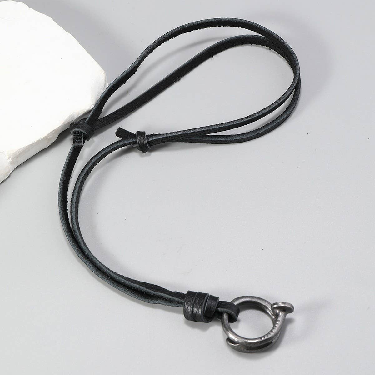 CREATIVE ADJUSTABLE VINTAGE COWHIDE NECKLACE