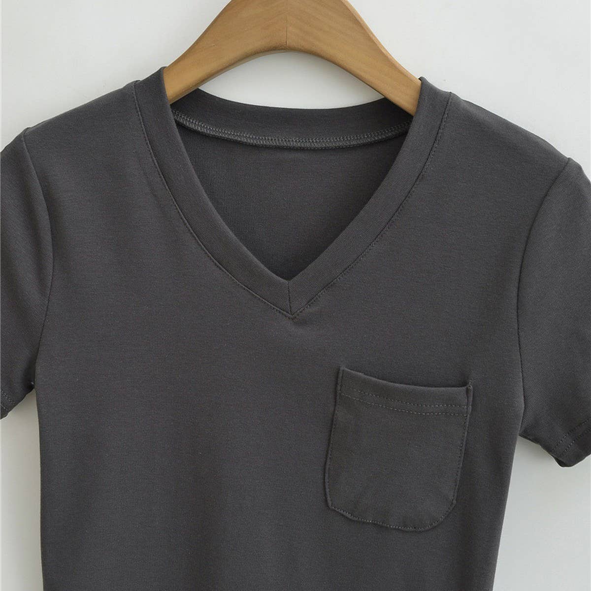 Slim-fit short crop top with a hot chick base