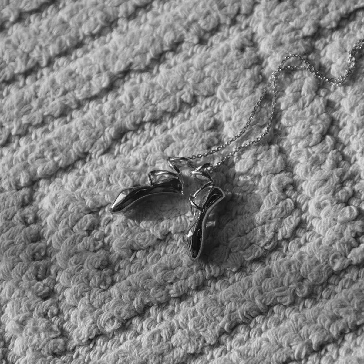 Niche ballet shoes pendant necklace_CWMM5309