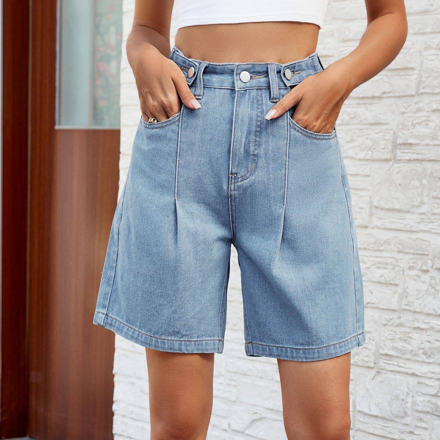 WASHED WAIST ADJUSTABLE DENIM QUARTER SHORTS