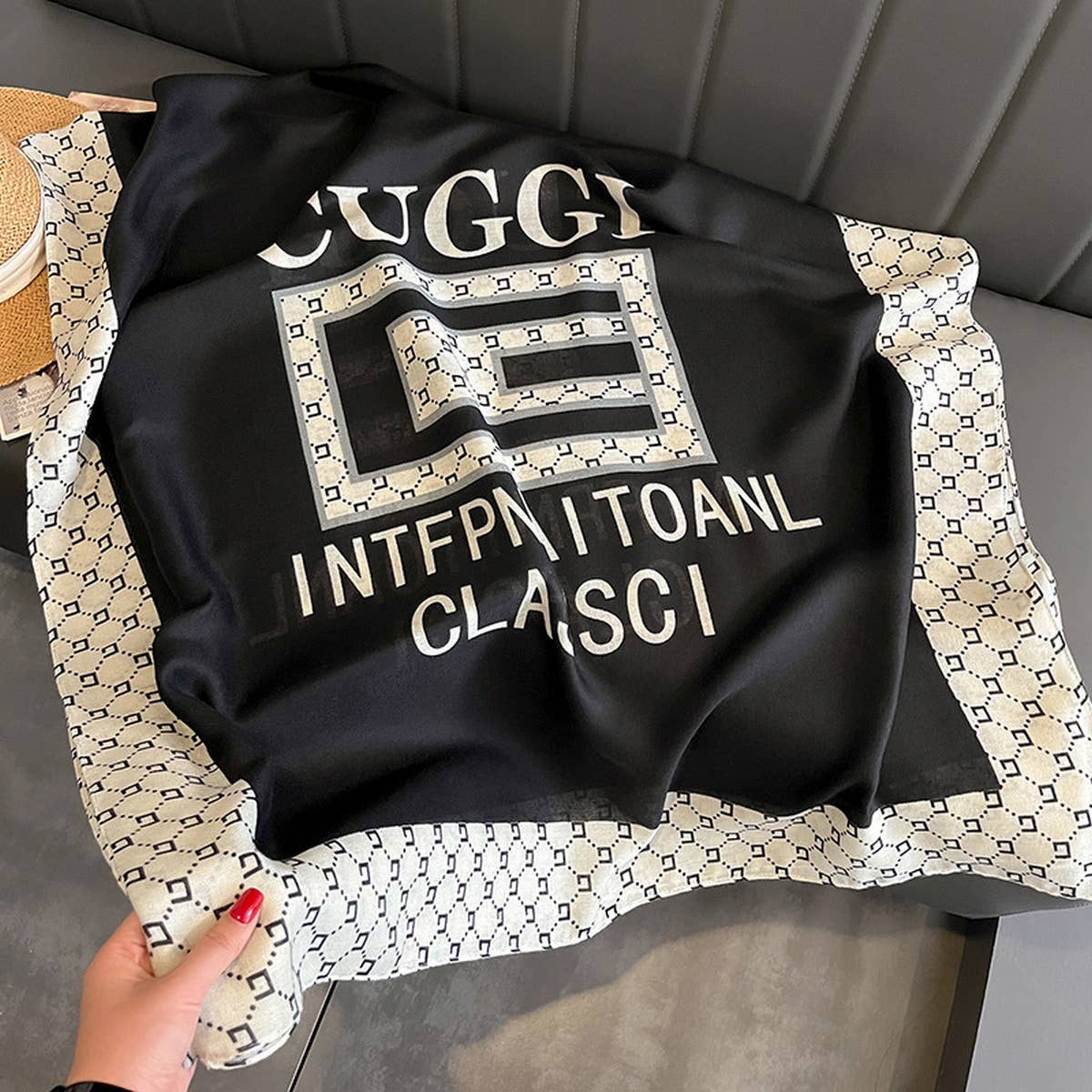 FASHIONABLE PLAID THIN SCARF