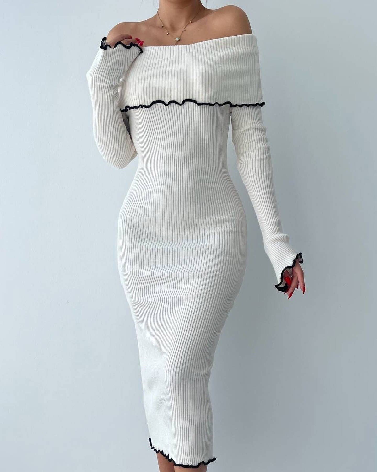 WOODEN EAR EDGE COLOR CONTRAST SHEATH DRESS