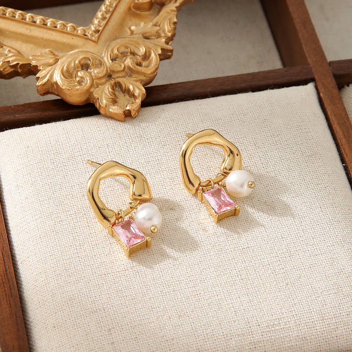 HIGHLIGHT BEAD SQUARE COLORED ZIRCONIA EARRINGS