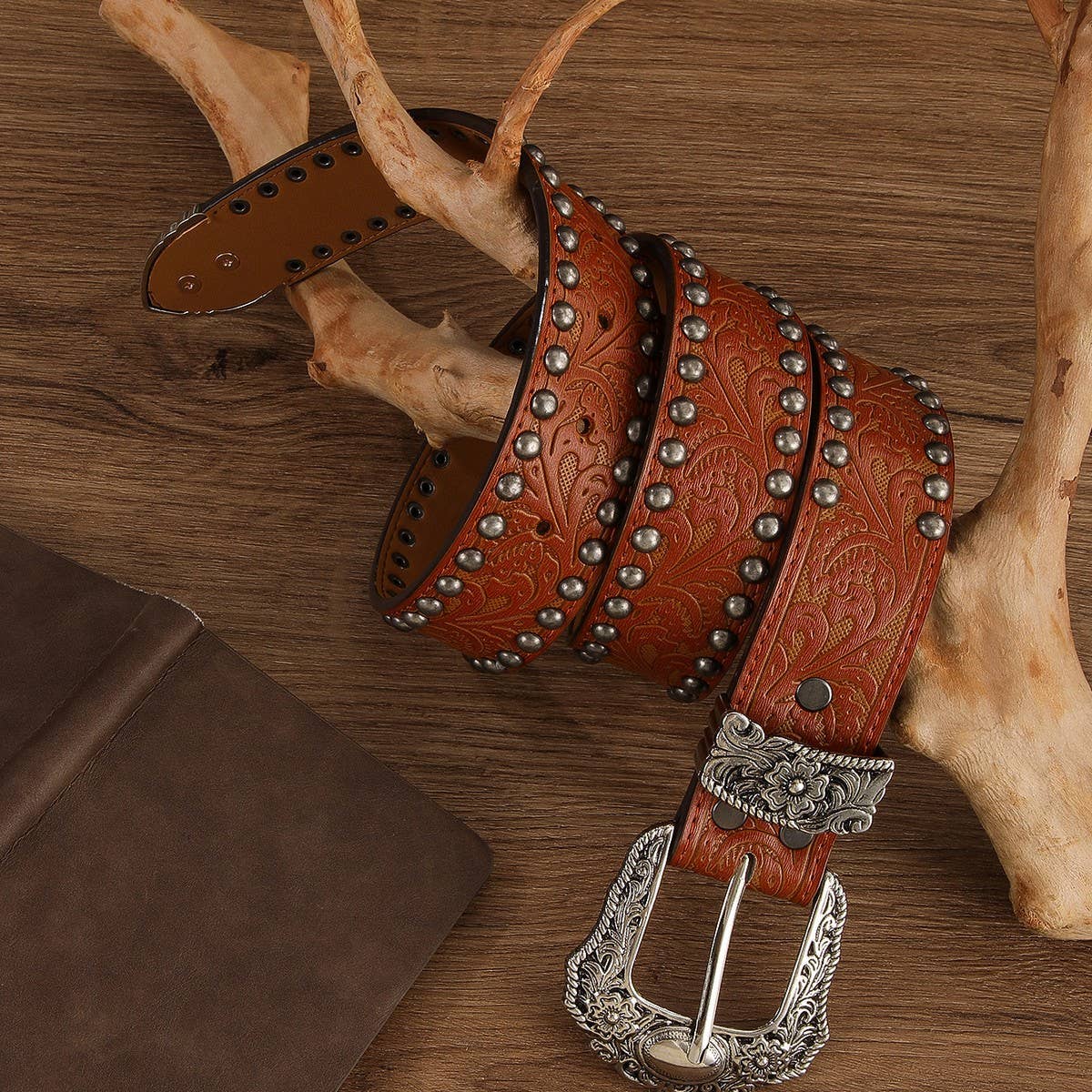 VINTAGE DISTRESSED RIVET EMBOSSED BELT