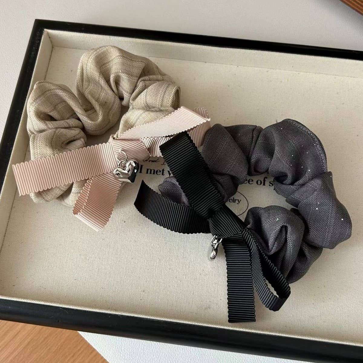 DELICATE CHANEL BOW HAIR SCRUNCHIES