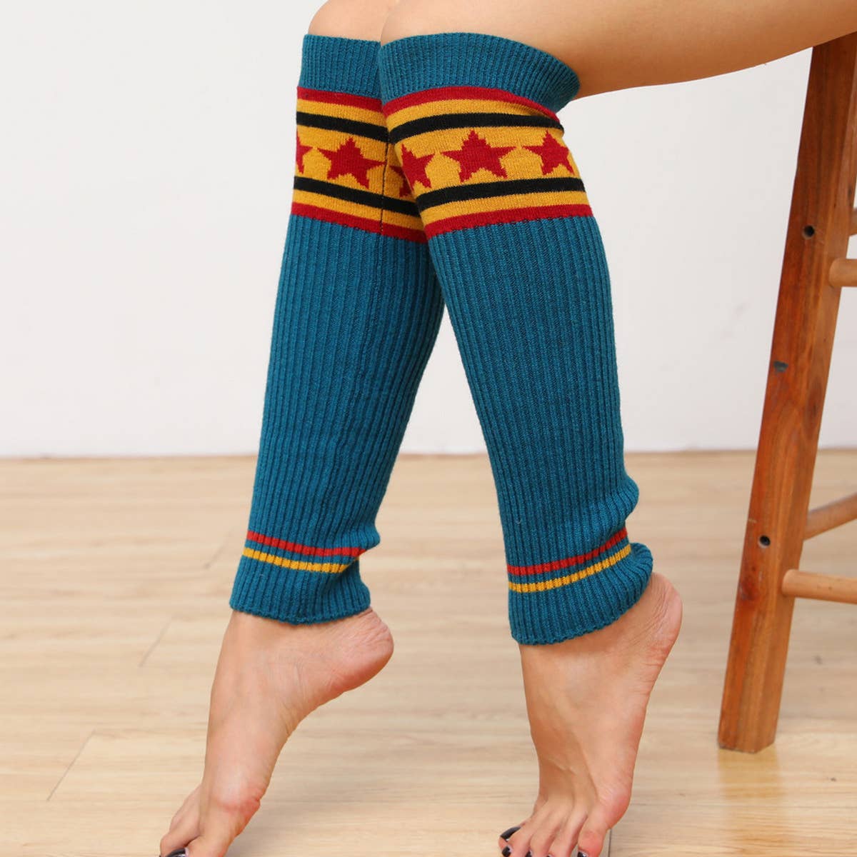 WOMEN'S COLOR MATCHING SOCKS