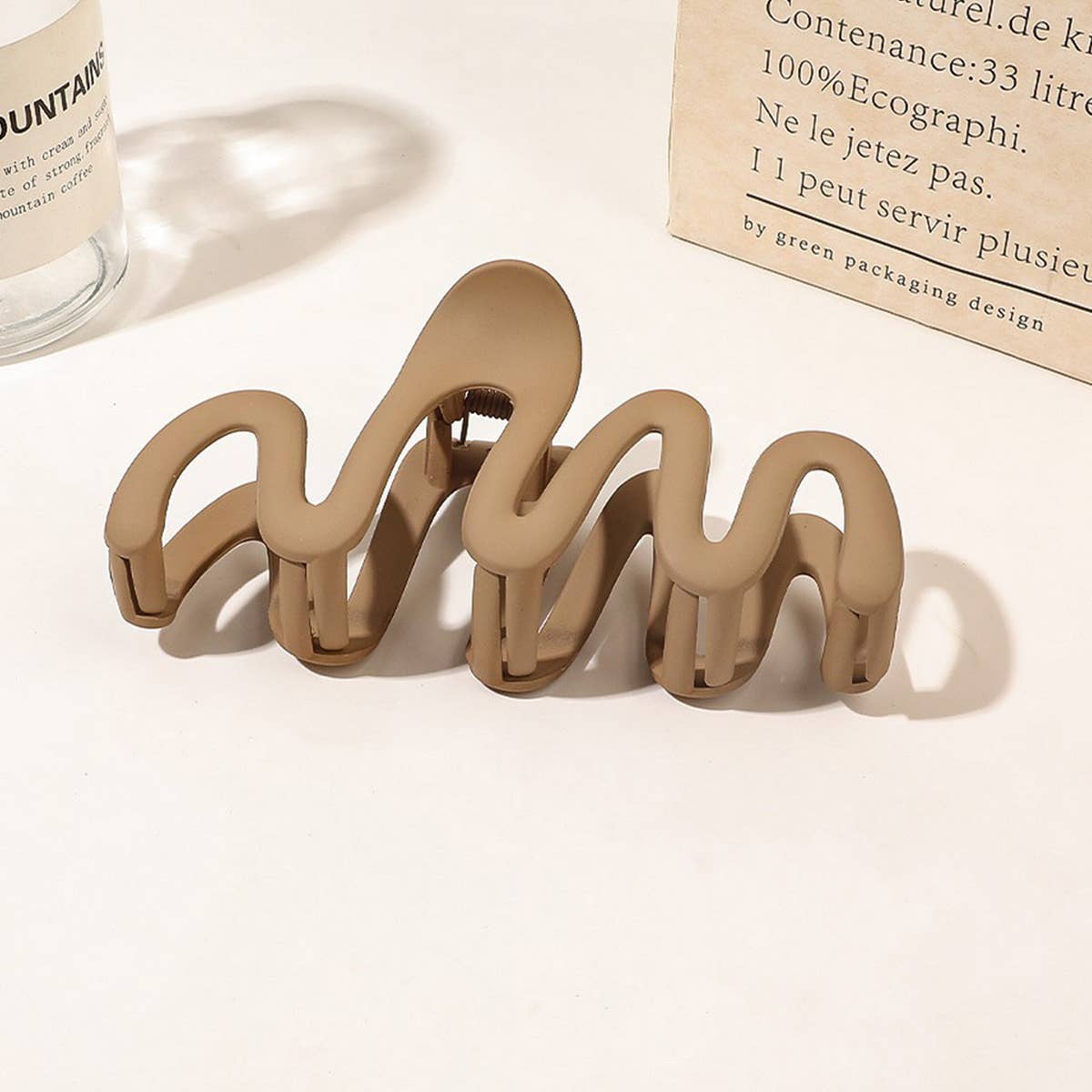 Big wavy hair clips, perfect for winter and fall_CWAHA0397