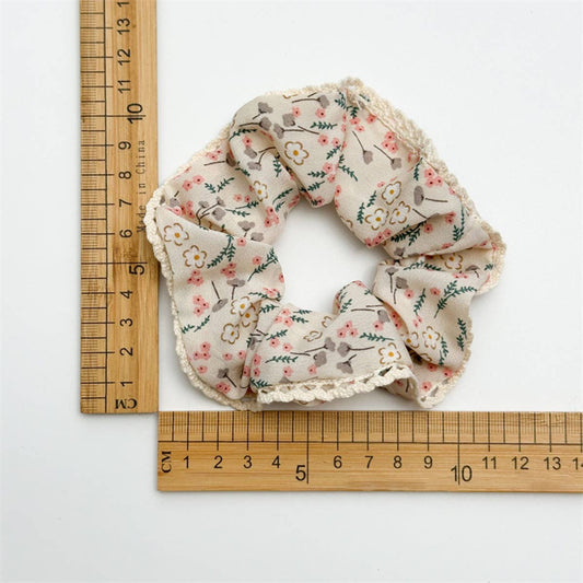 FLORAL LACE BORDER VERSATILE LARGE INTESTINE RING