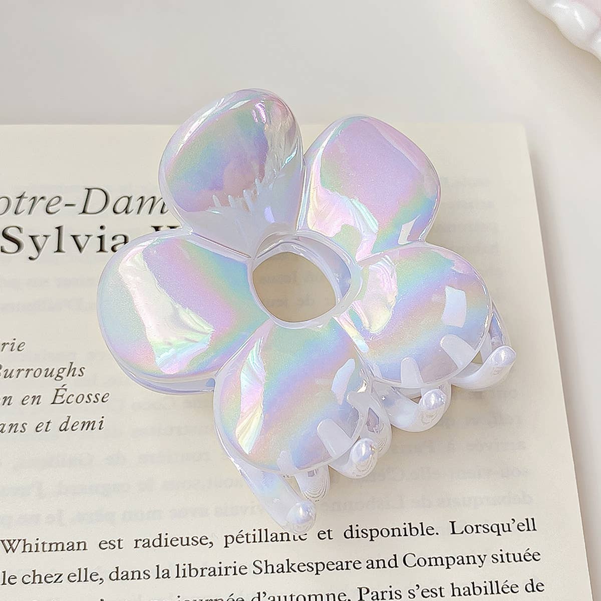 Pearlescent iridescent mermaid princess gripper