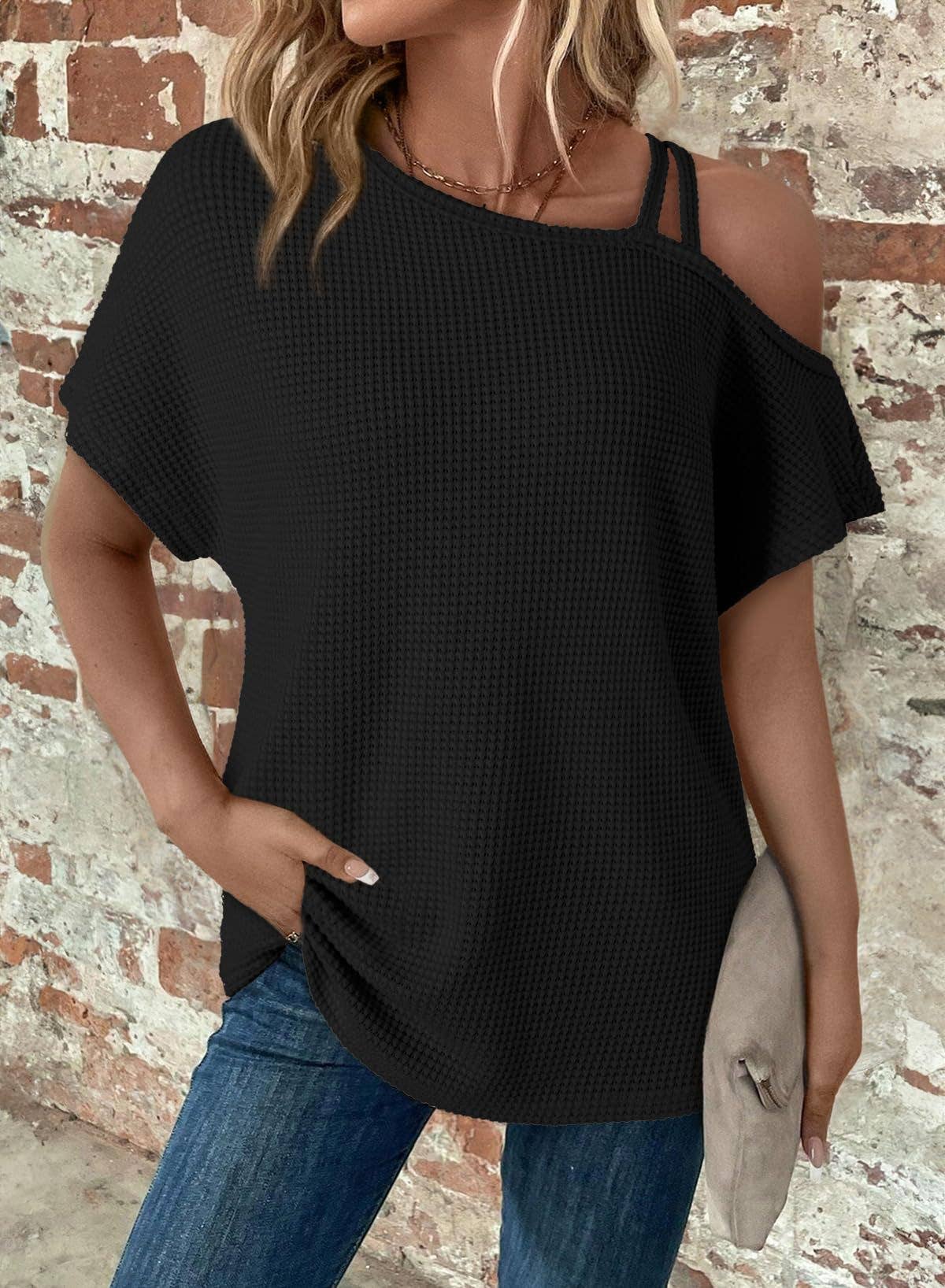 Short sleeved off-the-shoulder knit T-shirt