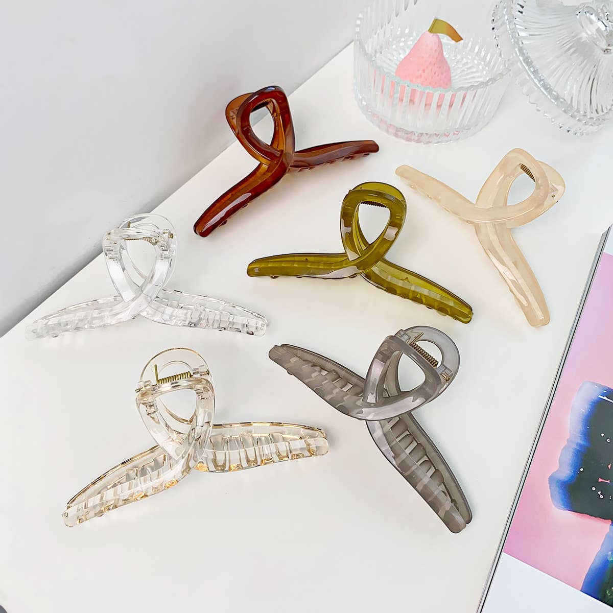 Fashionable cross-grip jelly-colored shark clip