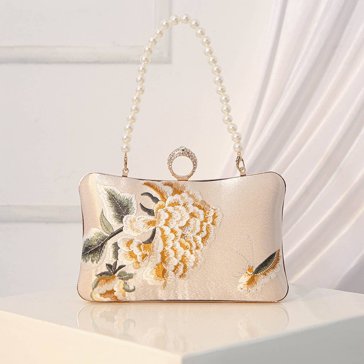 VINTAGE LADY SILK EMBROIDERED CLUTCH_CWAB2483