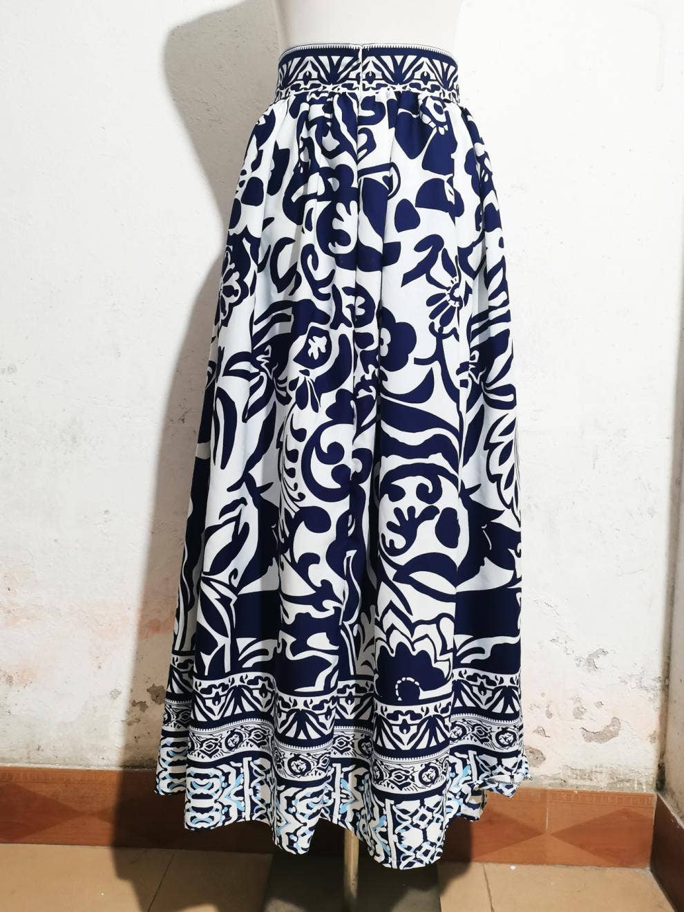 High-waisted blue white porcelain printed skirt
