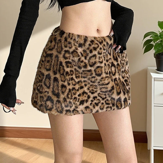 Slimming plush leopard print body-hugging skirt
