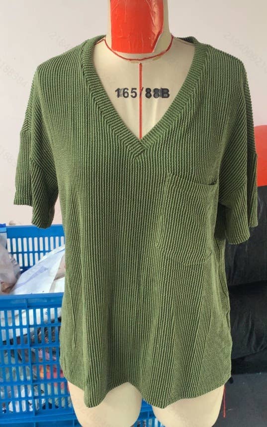 Stylish two-tone twist bullet pocket V-neck top