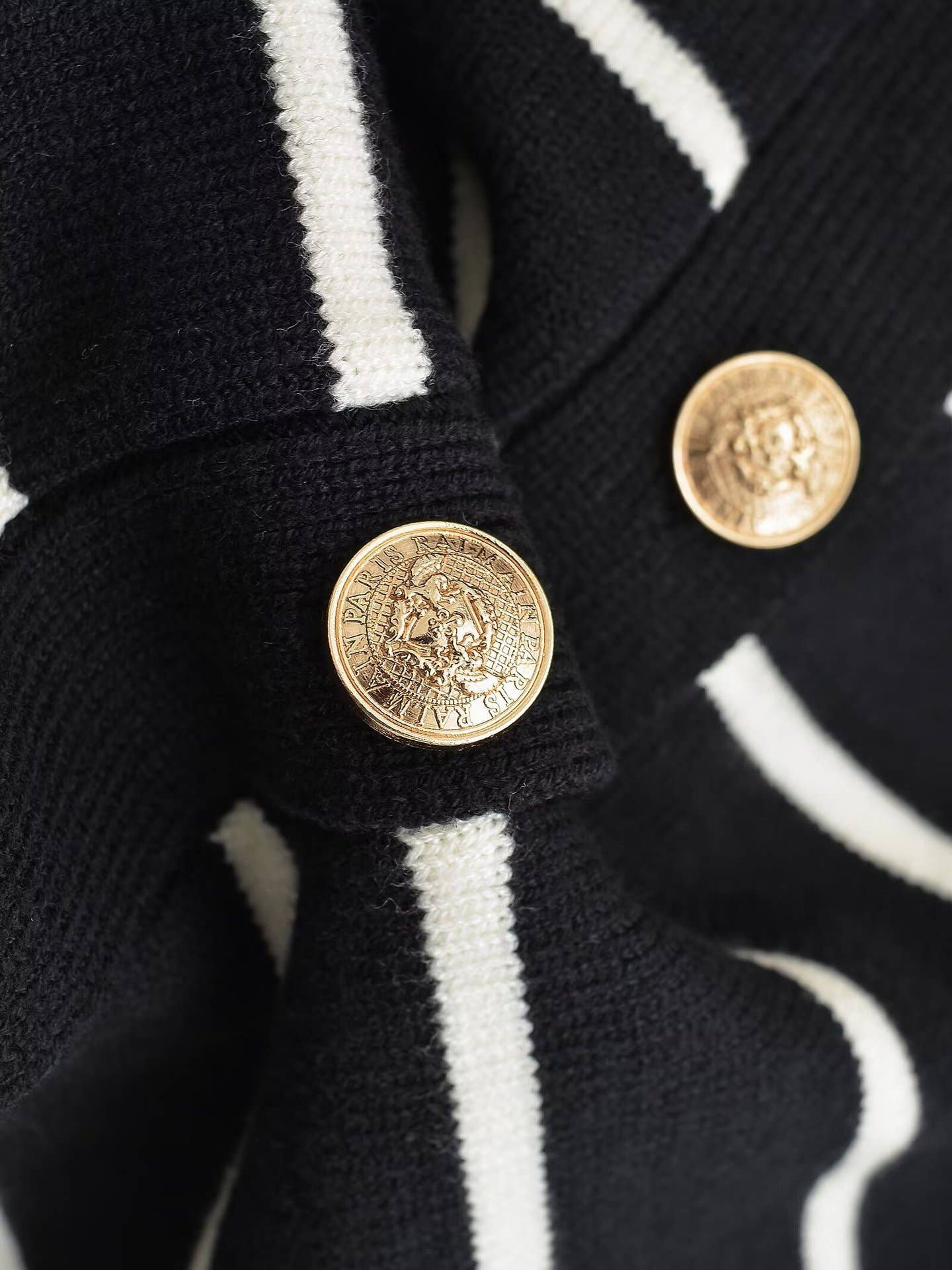 STRIPED LONG-SLEEVED SINGLE-BREASTED CARDIGAN