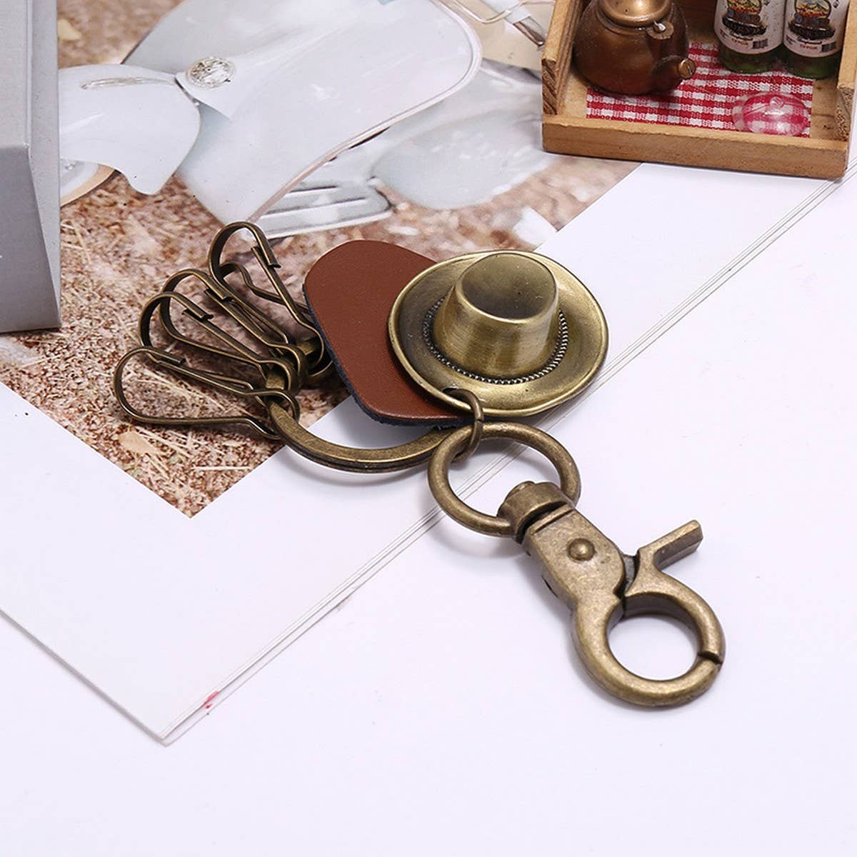CREATIVE RETRO HAT LEATHER CAR KEYCHAIN