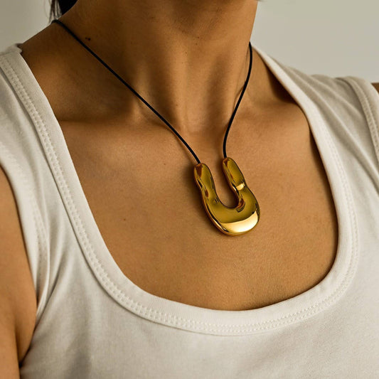 Irregular Horseshoe Pendant Leather Necklace