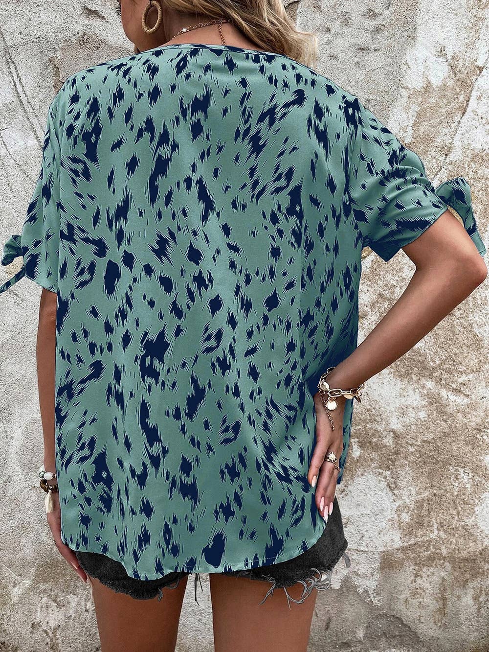 Leopard print blouse with round neck strap