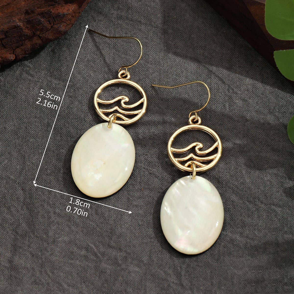 TEARDROP-SHAPED WHITE SHELL TASSEL EARRINGS