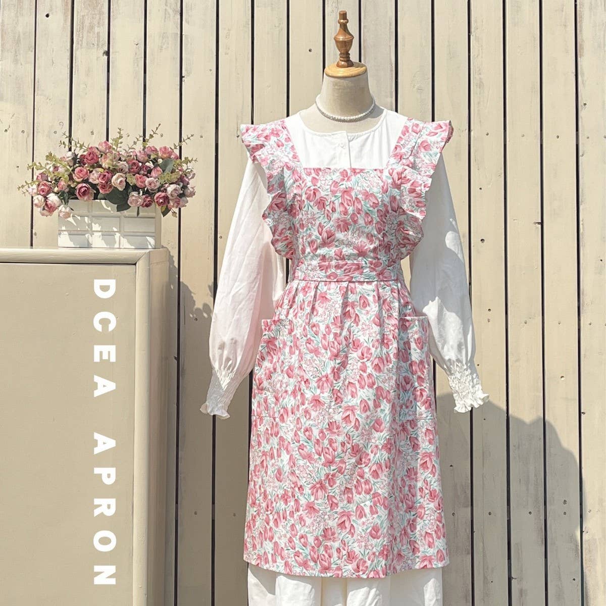 PURE COTTON RUFFLED FLORAL HANDMADE APRON_CWMM5805