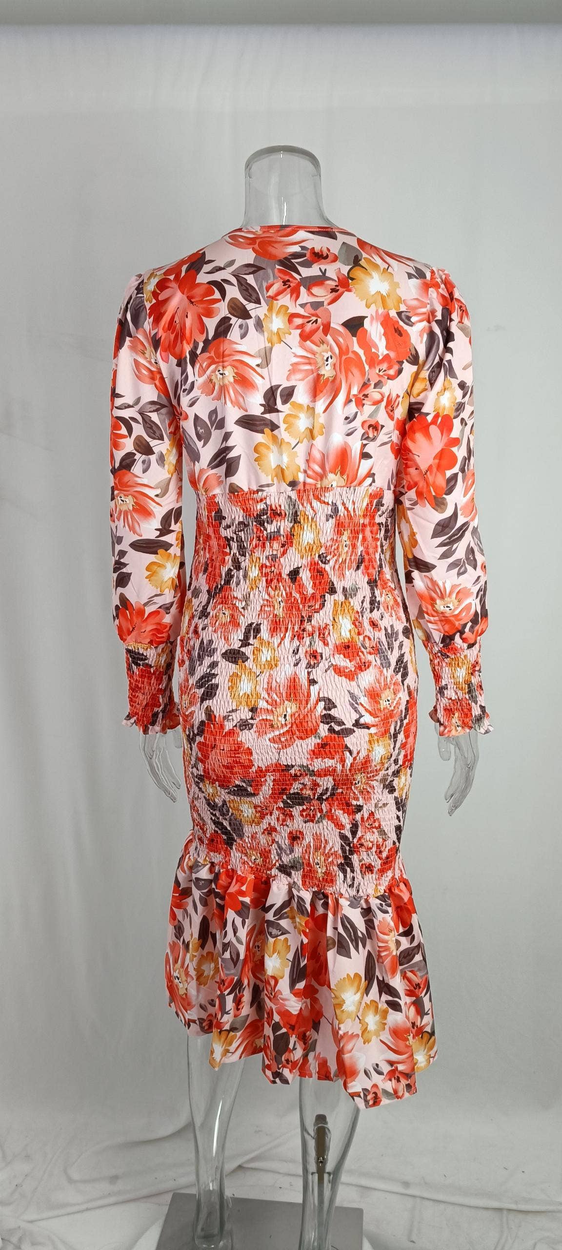 V-neck printed long-sleeve lace-up pack hip dress