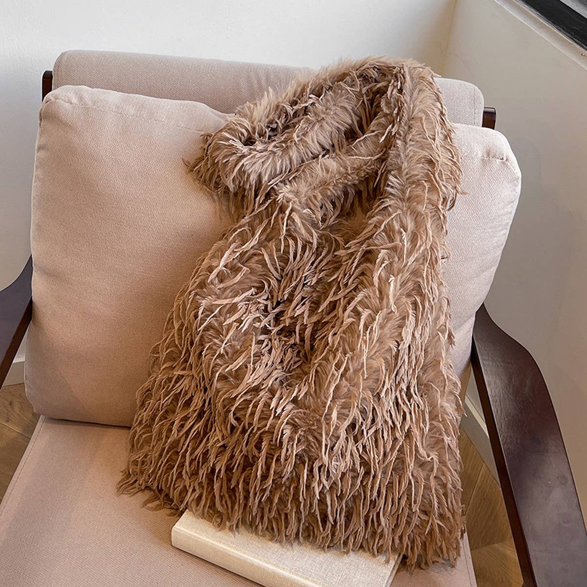 WINTER TASSEL SHOULDER AND CROSSBODY PLUSH BAG_CWAB4012