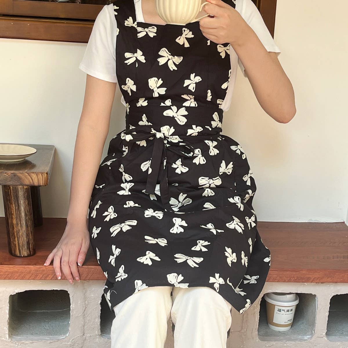 VEST BLACK AND WHITE BOW PRINT H-SHAPED APRON